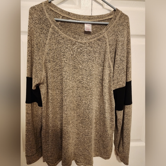 Sweater - Picture 2 of 4